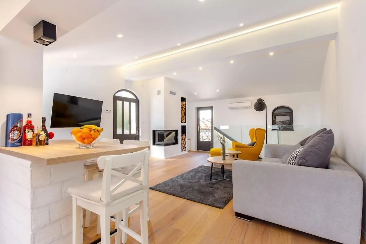 Olea Villa Ika 0*,