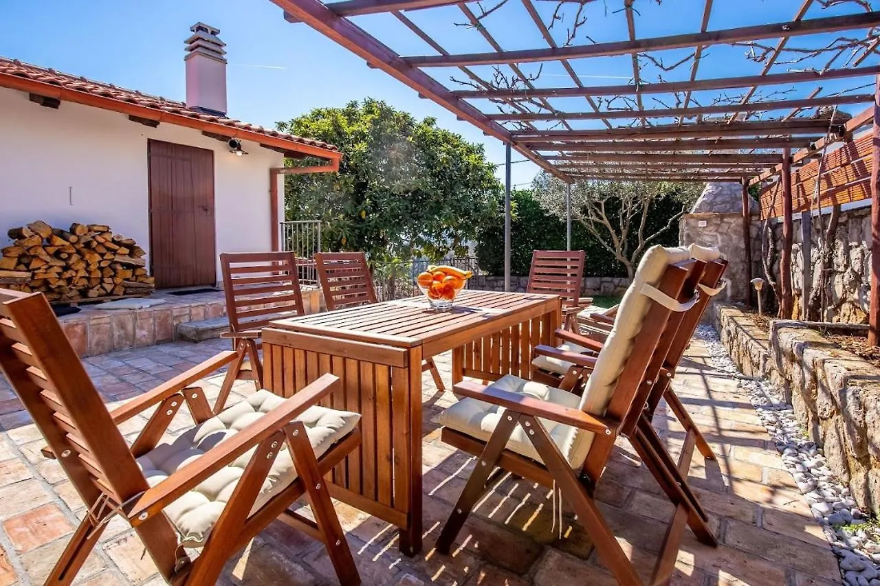 Olea Villa Ika 0*,